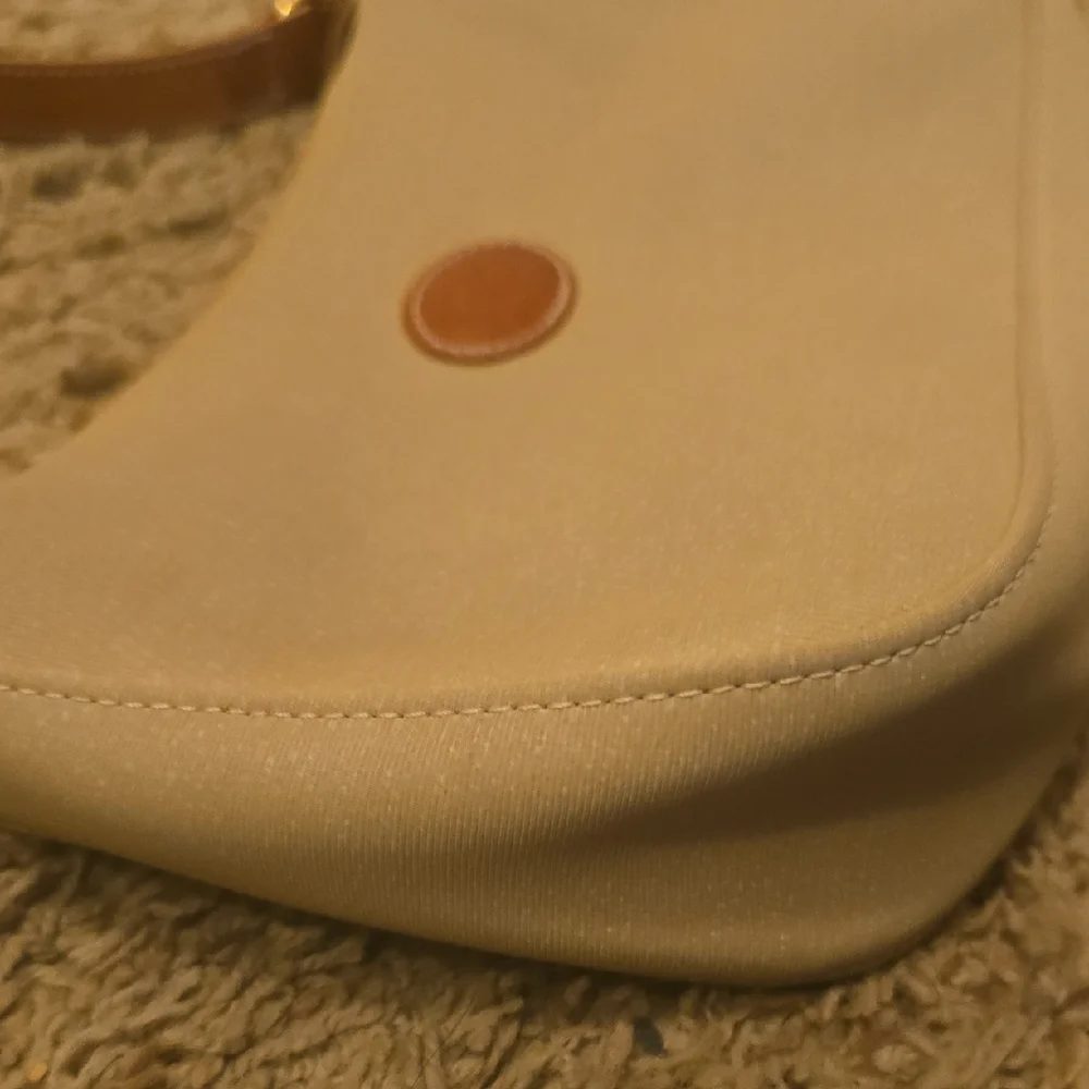 Elegant Longchamp Tan Shoulder Bag - Picture 5 of 15